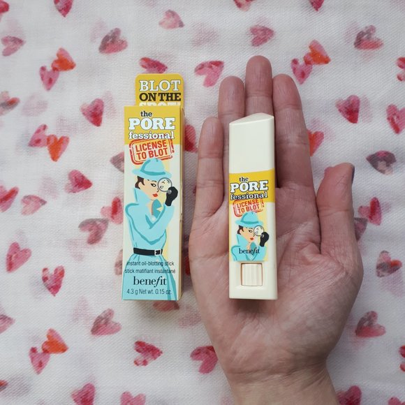 Benefit Cosmetics: License To Blot Instant Oil Blotting Stick - Picture 9 of 10